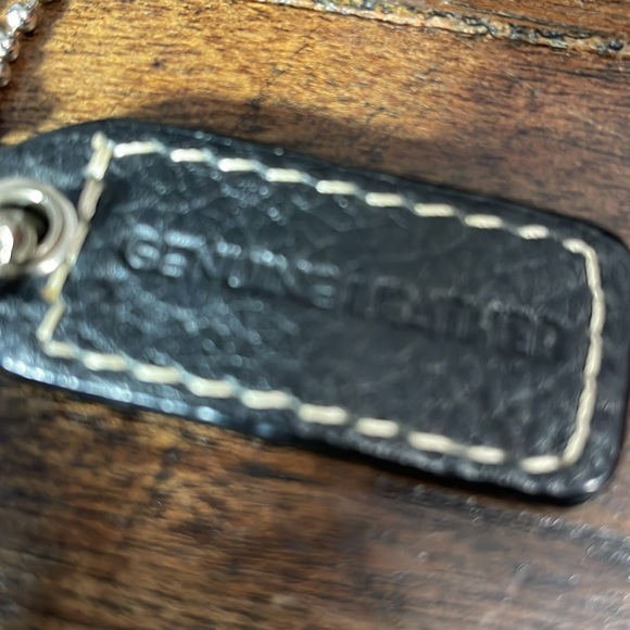 Danier black leather purse - excellent shape.  Pebbled leather - Picture 12 of 17